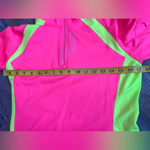 Brooks Running Neon Pink & Yellow Quarter Zip Pull Over reflective detail Small - Picture 3 of 12